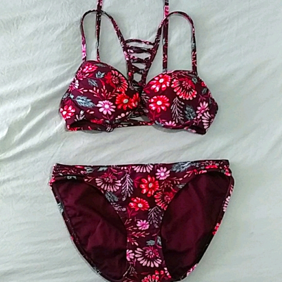 Bikini - Picture 1 of 2